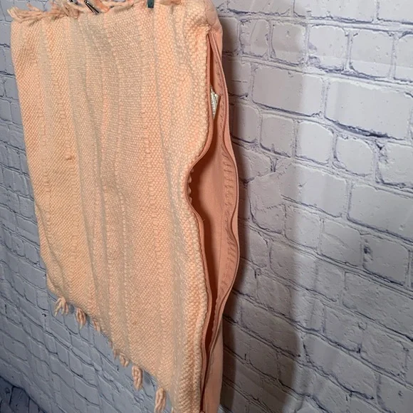 Magaschoni Set of 2 Pillow Covers Pink Tasseled - Picture 12 of 14